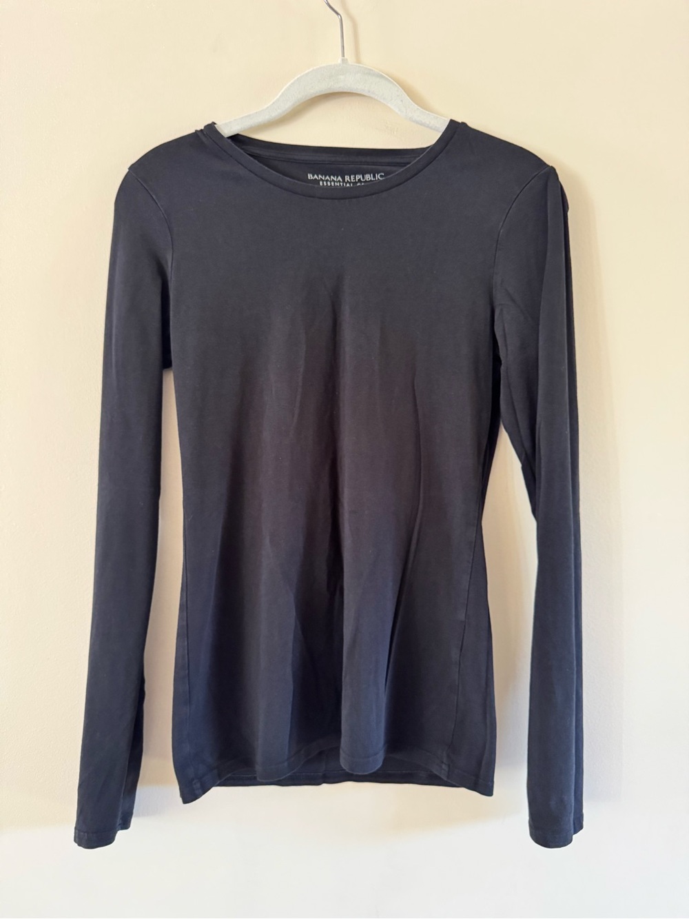 Banana Republic Black Long Sleeve Crewneck Tee